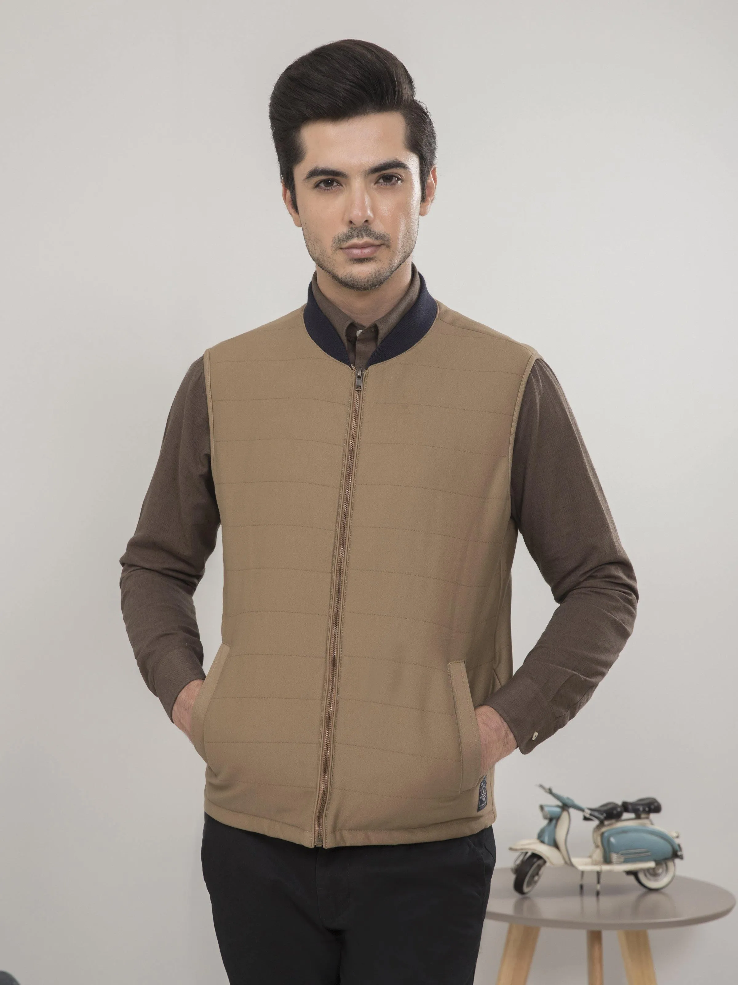 SLEEVELESS  QUILTED  DARK KHAKI JACKET