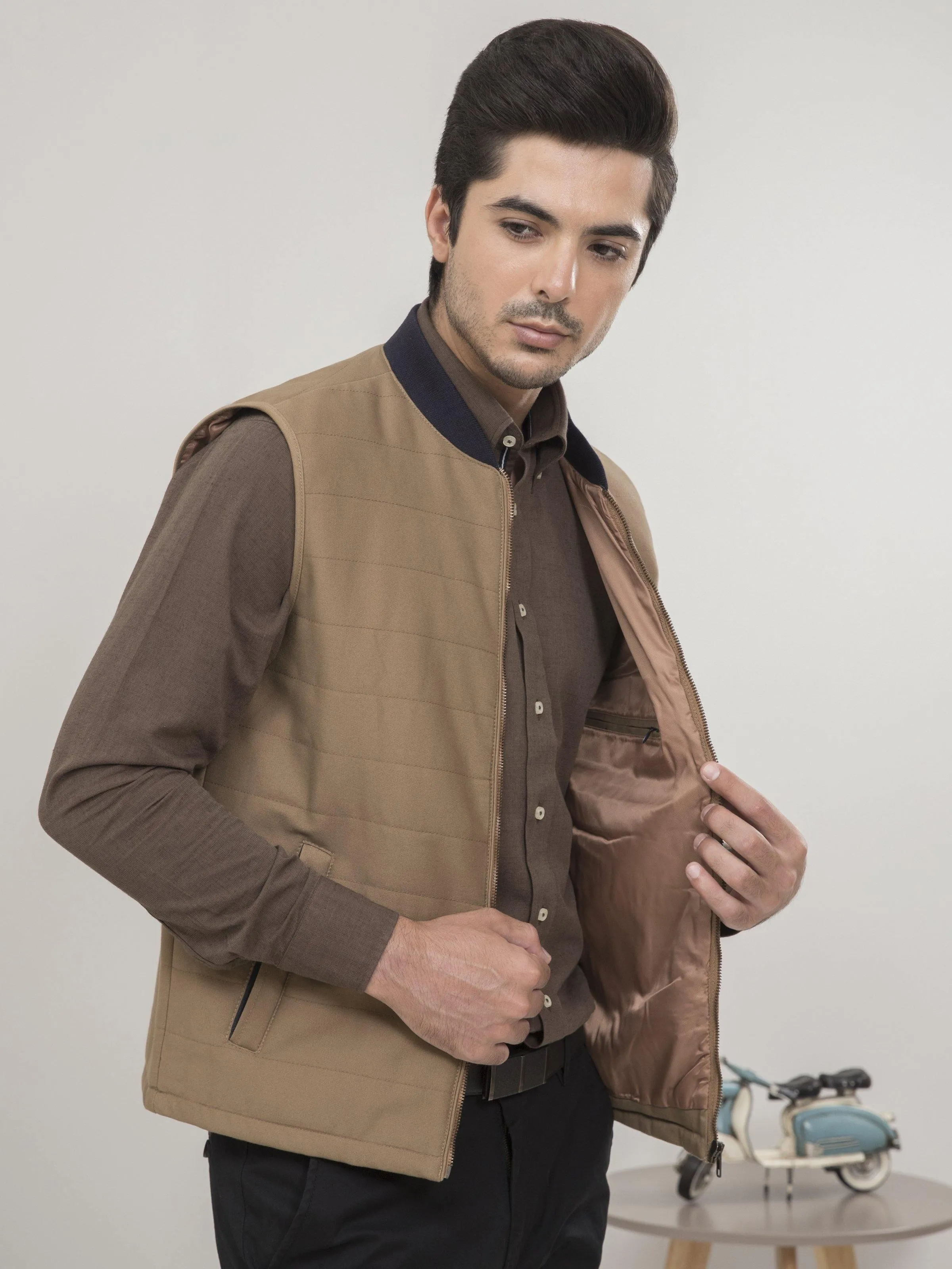 SLEEVELESS  QUILTED  DARK KHAKI JACKET